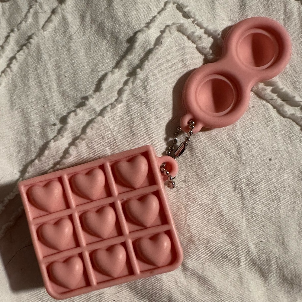 AirPod case with pop it keychain